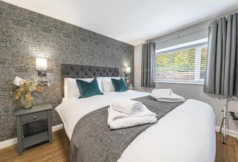 디럭스 룸 킹사이즈 침대, Chequers Lodge  Dalton In  Furness  Self Check In