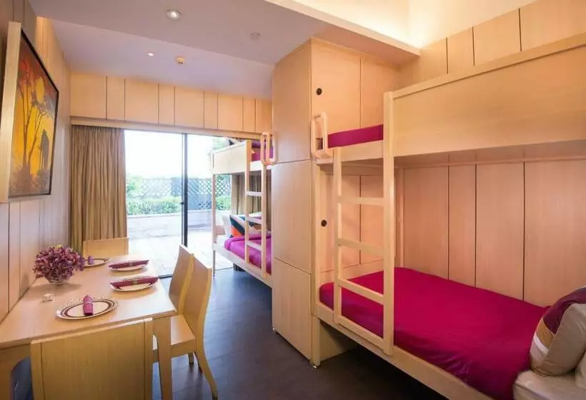 اتاق خانوادگی, Noah’s Ark Hotel & Resort
