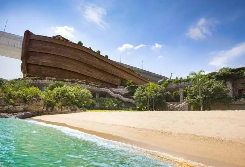 اتاق خانوادگی, Noah’s Ark Hotel & Resort