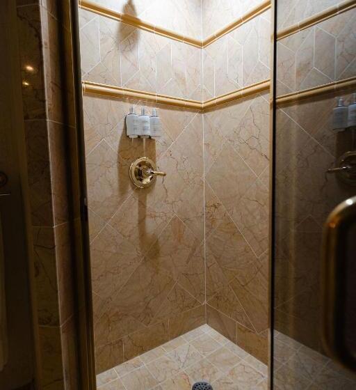 标准间, 1840s Carrollton Inn