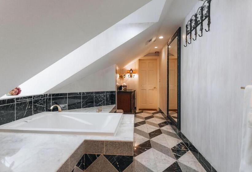 标准间, 1840s Carrollton Inn