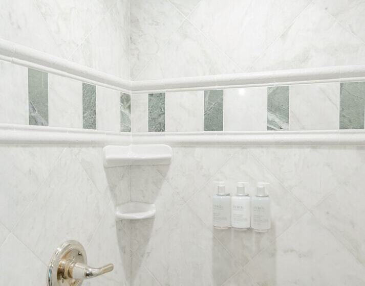 标准间, 1840s Carrollton Inn