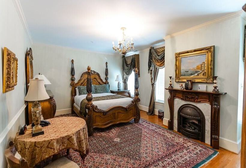 标准间, 1840s Carrollton Inn