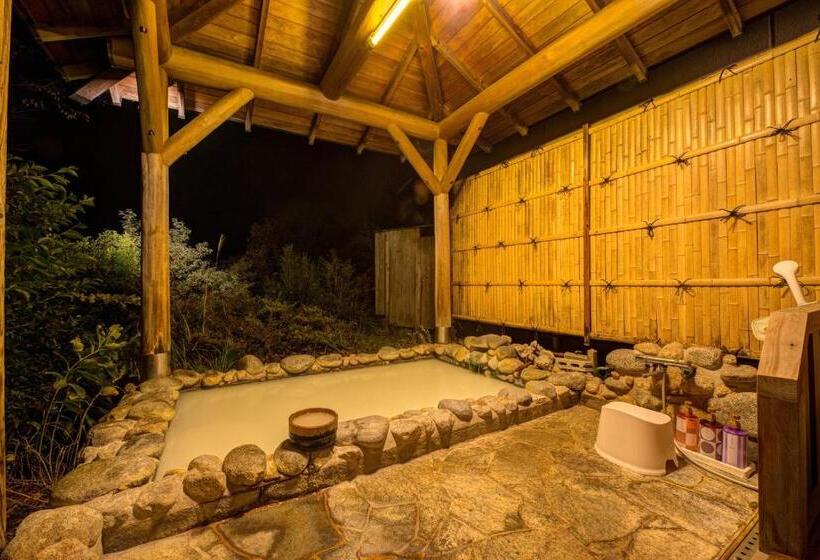 バスルーム共同エコノミー4人部屋, Mizu No Kaori