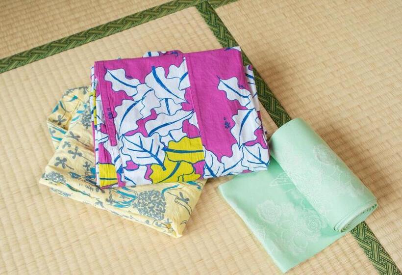 バスルーム共同エコノミー4人部屋, Mizu No Kaori