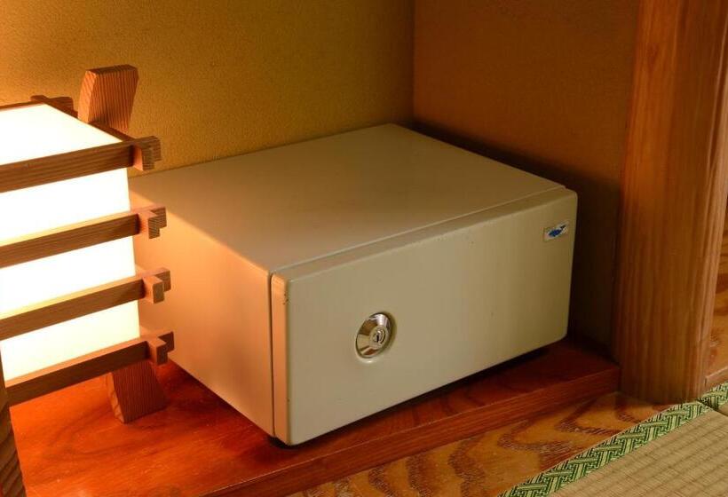 バスルーム共同エコノミー4人部屋, Mizu No Kaori