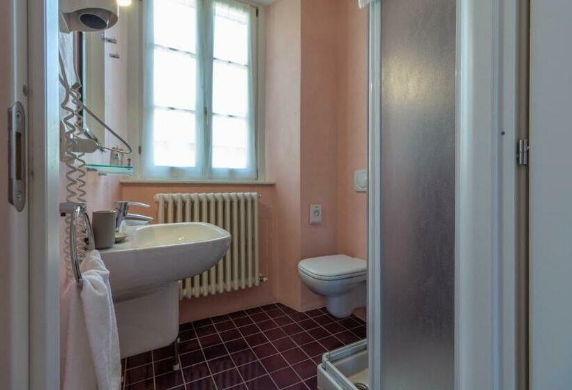 غرفة قياسية فردية, Mamma Ciccia