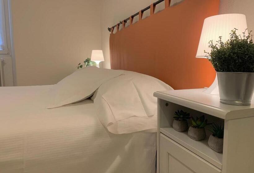 شقة غرفة واحدة, Mamma Ciccia