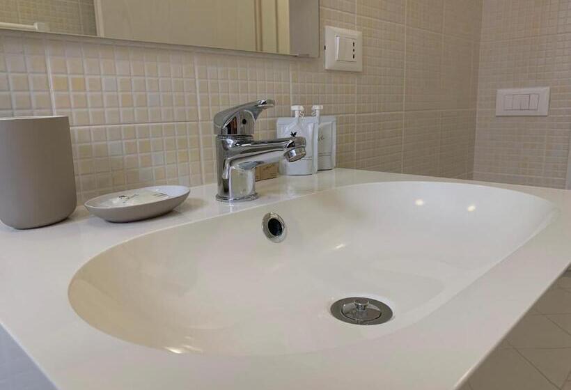 شقة أساسية غرفة واحدة, Mamma Ciccia