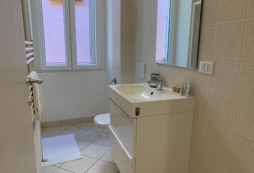 شقة أساسية غرفة واحدة, Mamma Ciccia