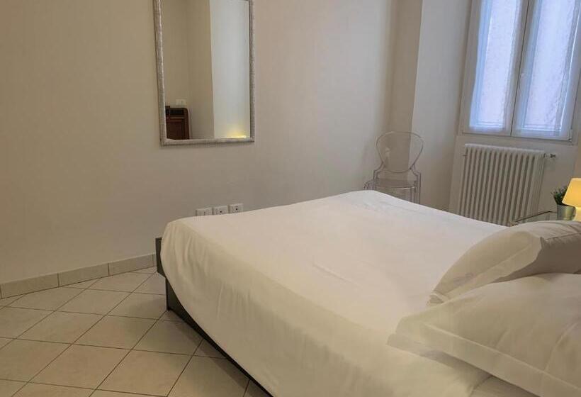 شقة أساسية غرفة واحدة, Mamma Ciccia