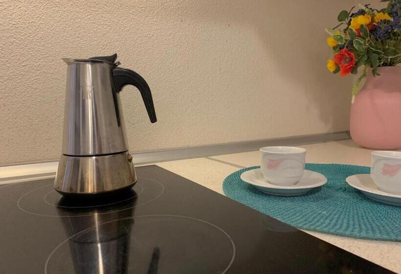 شقة أساسية غرفة واحدة, Mamma Ciccia