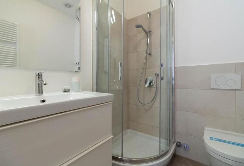 غرفة عائلية, Mamma Ciccia