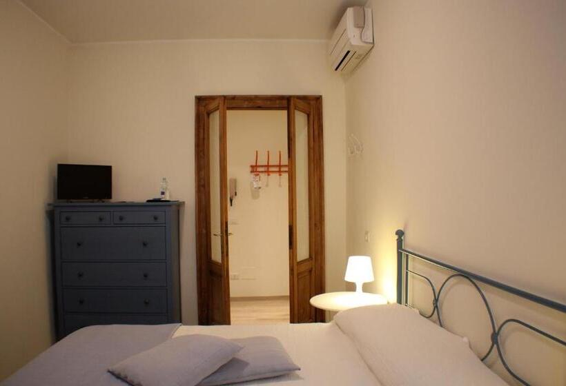 غرفة عائلية, Mamma Ciccia