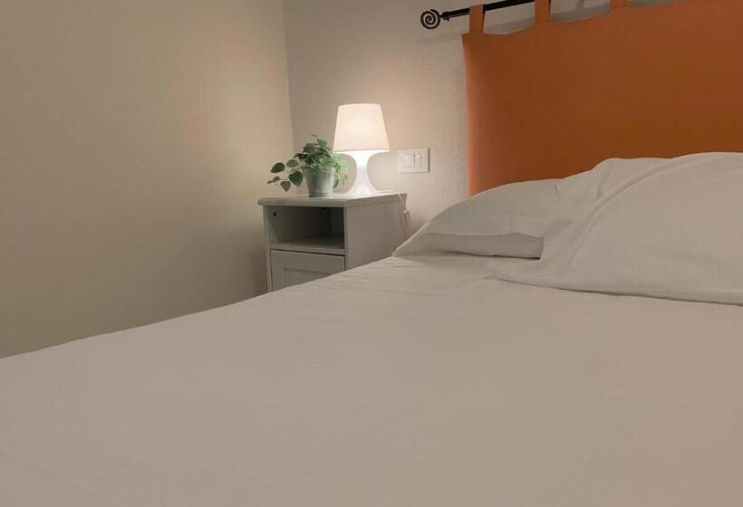 شقة غرفة واحدة, Mamma Ciccia