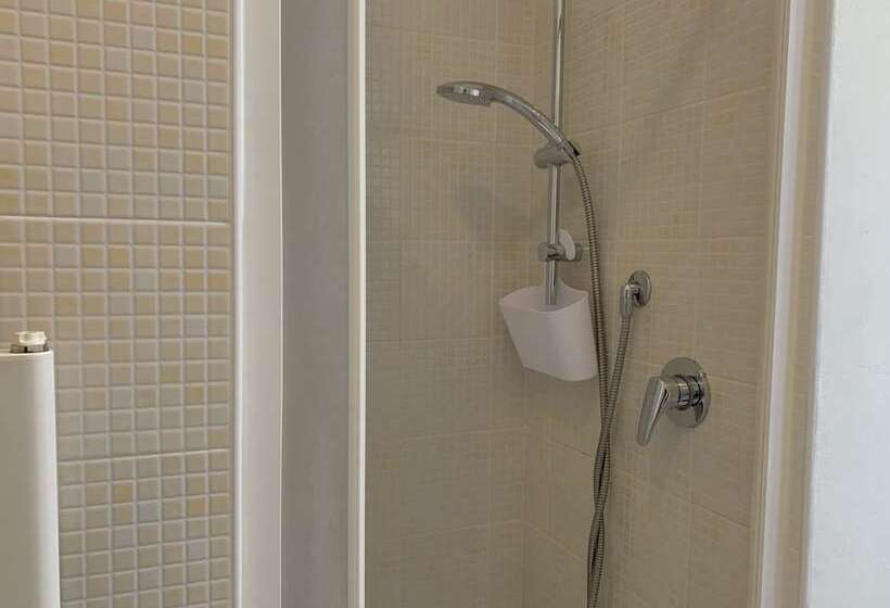 شقة أساسية غرفة واحدة, Mamma Ciccia