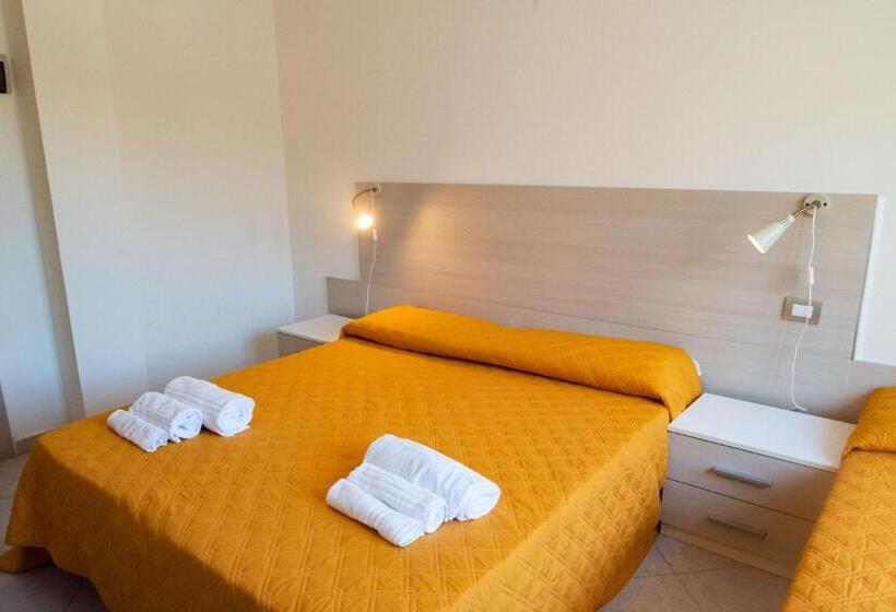 标准三人间, Solaris Paestum