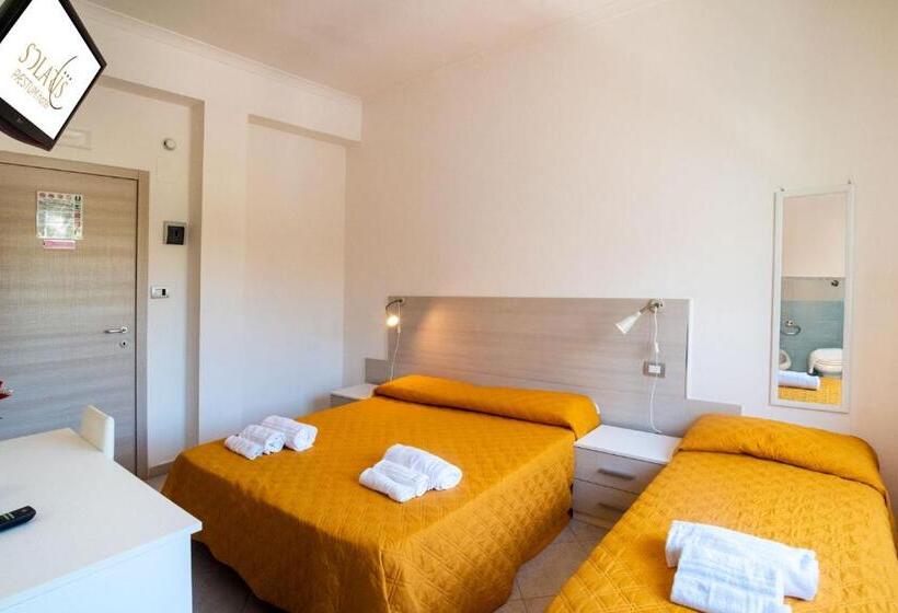 标准三人间, Solaris Paestum