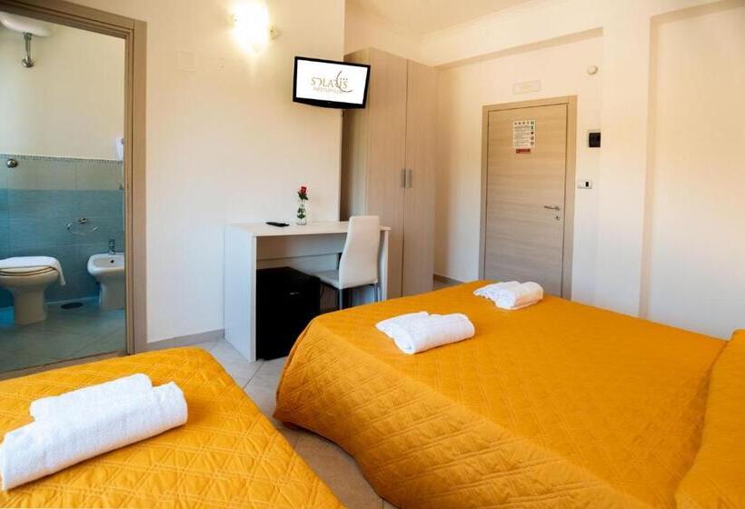 标准三人间, Solaris Paestum