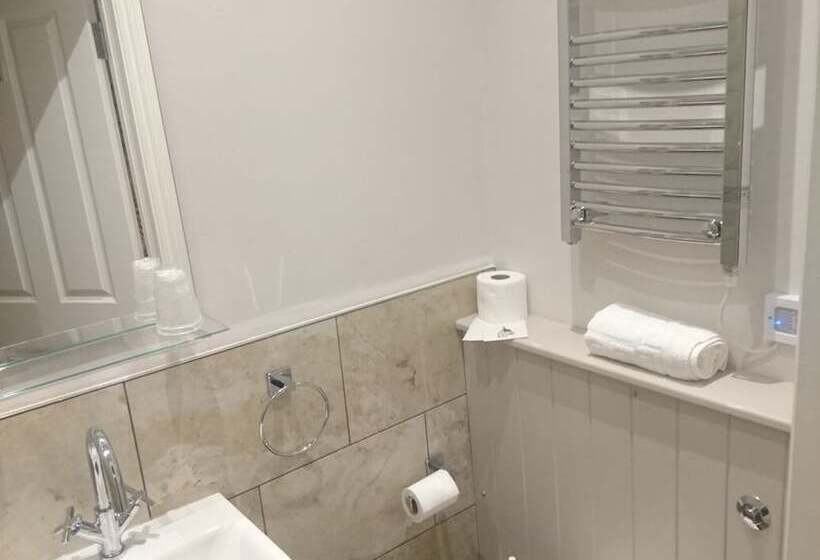 חדר סטנדרט, The Milford Arms