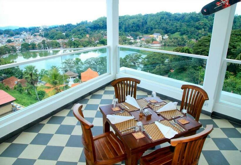 디럭스 룸, Kandy Supreme