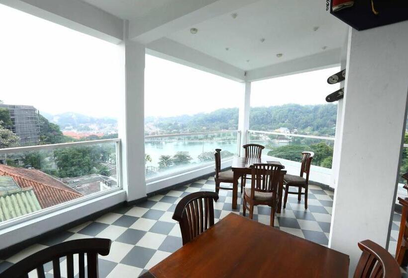 디럭스 룸, Kandy Supreme