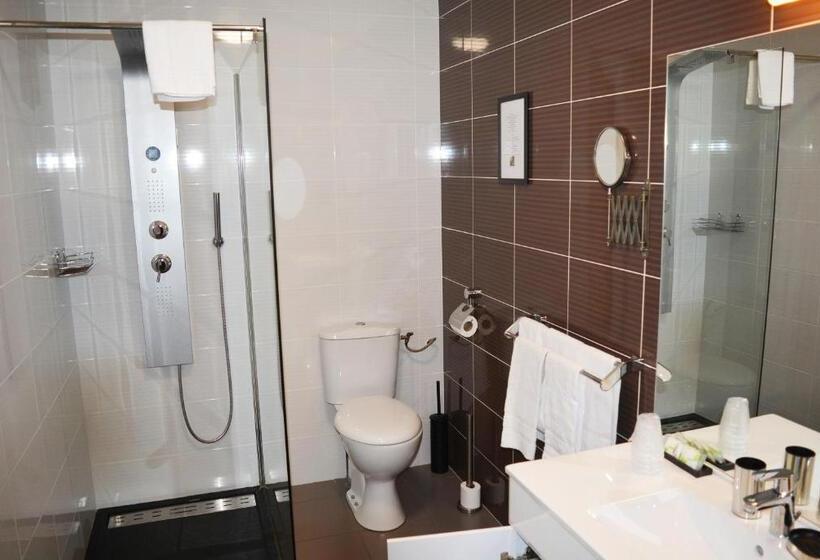 غرفة عائلية, Le Grand Hôtel Molière