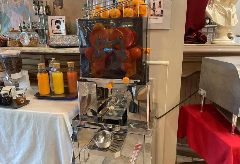 غرفة سوبيريور, Le Grand Hôtel Molière