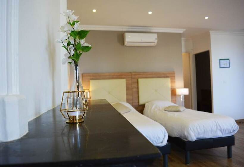 جناح, Le Grand Hôtel Molière