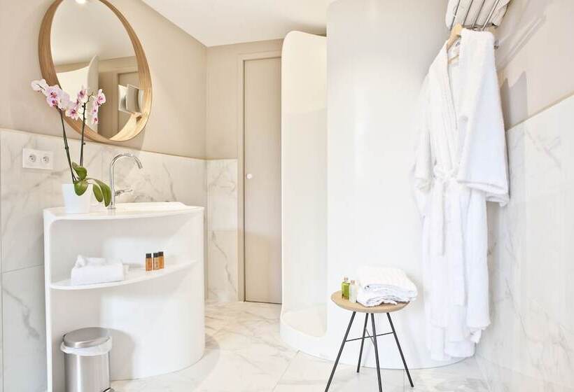 小型套房, Le Saint Gelais