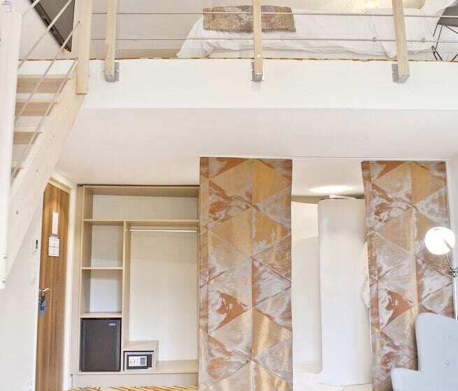 小型套房, Le Saint Gelais