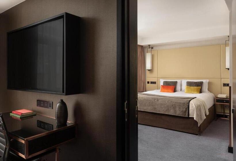 חדר סטנדרט לארבעה, Montcalm Royal London House, London City