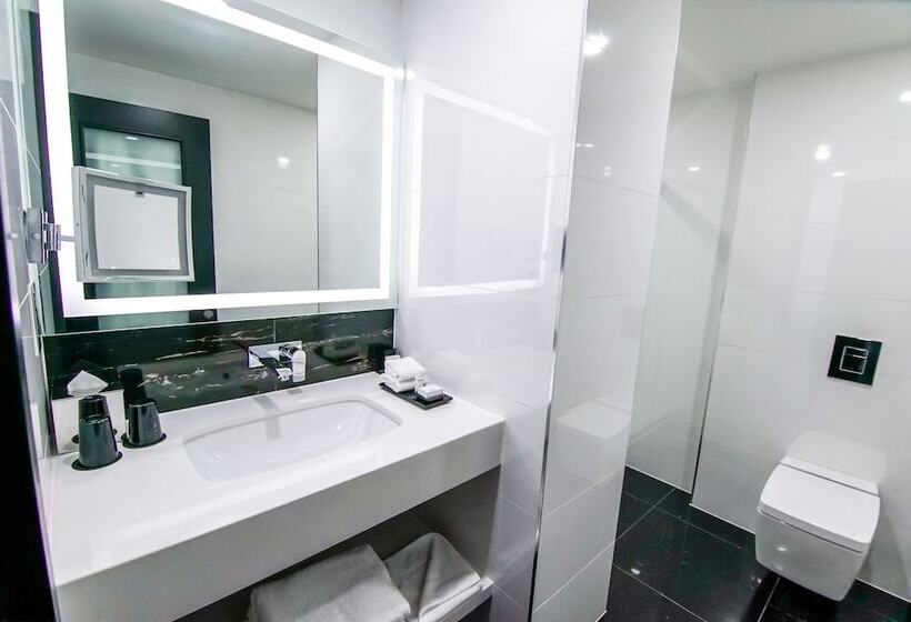 Номер Клуб, Montcalm Royal London House, London City