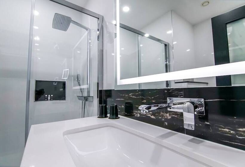 חדר קלאב, Montcalm Royal London House, London City