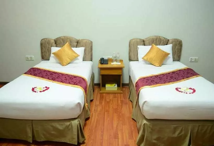 اتاق سوپریور, Myat Nan Yone