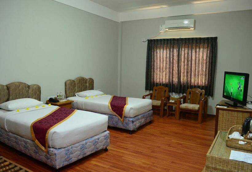 اتاق سوپریور, Myat Nan Yone