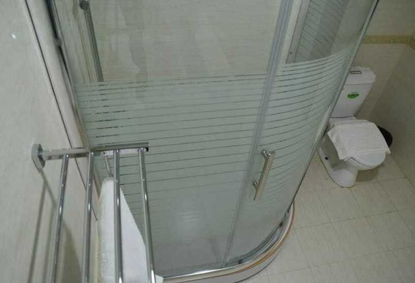 اتاق سوپریور, Myat Nan Yone