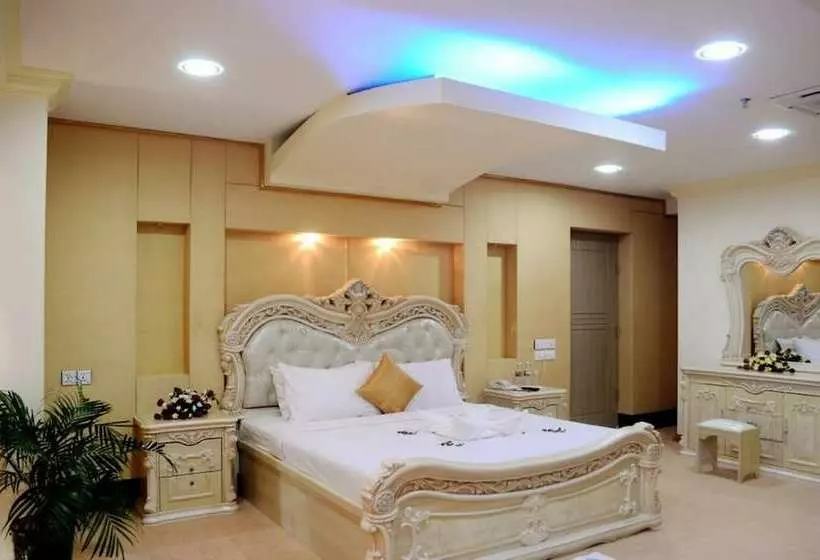 سوییت جونیور, Myat Nan Yone