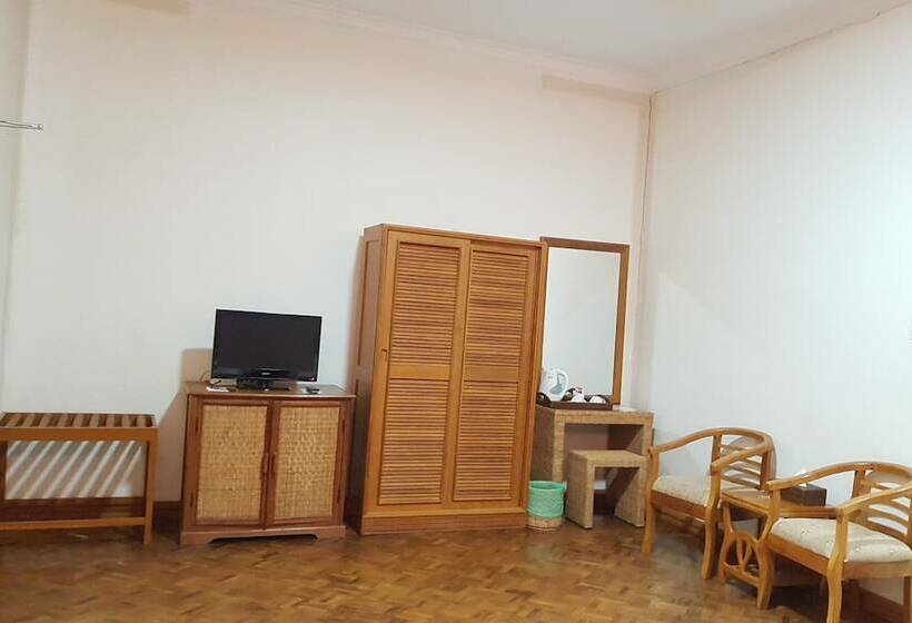 سوییت جونیور, Myat Nan Yone