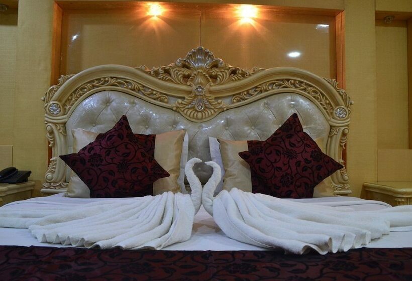 سوییت خانوادگی, Myat Nan Yone