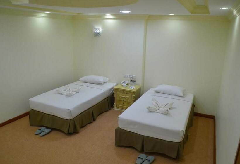 سوییت خانوادگی, Myat Nan Yone