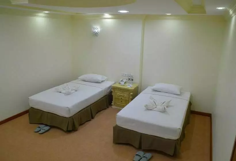 سوییت خانوادگی, Myat Nan Yone