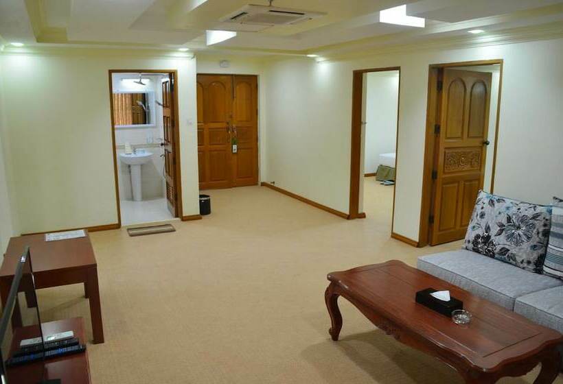 سوییت خانوادگی, Myat Nan Yone