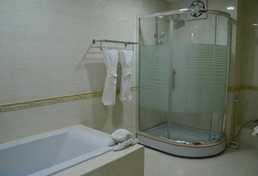 سوییت خانوادگی, Myat Nan Yone