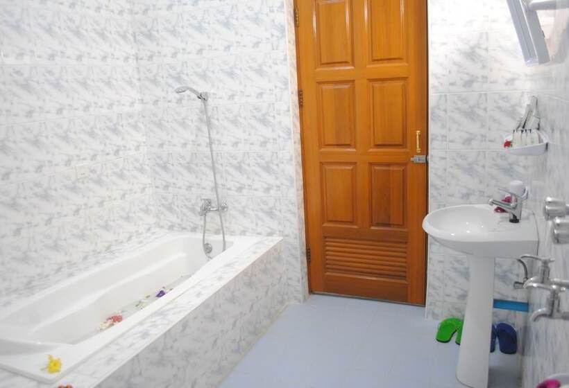 اتاق سوپریور سه تخته, Myat Nan Yone