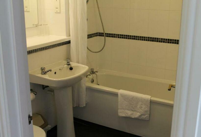 غرفة كلاسيكية, Oak Farm