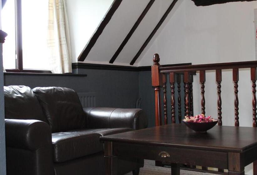 جناح جونيور, Oak Farm