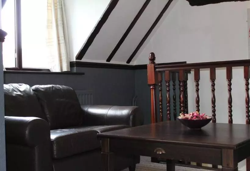 ジュニアスイート, Oak Farm