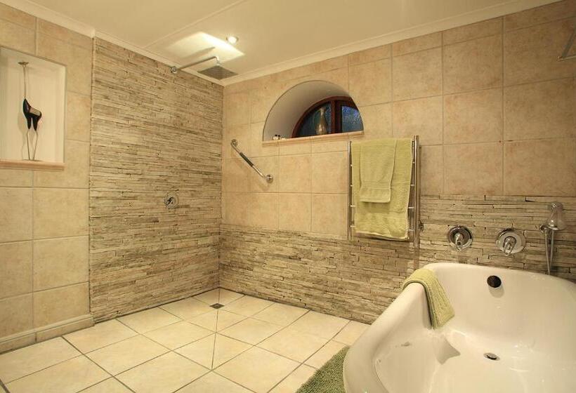 Номер Стандарт, Moontide Riverside Lodge