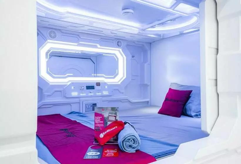 ルームシェアのワンベッド, Reddoorz Hostel Near Taman Puring